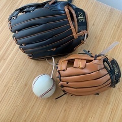 野球グローブとボールのセットの画像