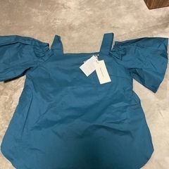 オフショルダー　シャツ　2枚の画像