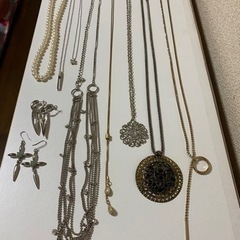 ネックレスとピアスまとめて10点！！