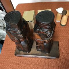 お値下げ 北海道『昭和レトロ』ペア H30㎝ アイヌ木彫り人形 阿寒湖 置物 台座付 民芸品 おみやげ の画像