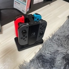 任天堂switch 本体　周辺機器　ソフト4本の画像