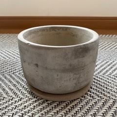 【取引中】プランター　セメント　グレーの画像