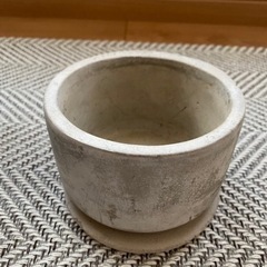 【取引中】プランター　セメント　グレーの画像