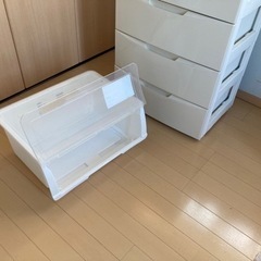 【500円‼︎】お洋服4段ケース  おまけ付きの画像