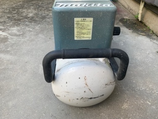 ジャンク　Makita マキタ エアコンプレッサー　AC1231