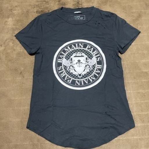 BALMAINのメダリオンTシャツ売ります！