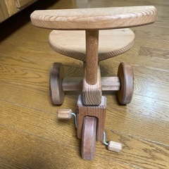 木で作った三輪車の画像