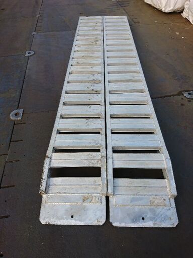 昭和アルミブリッジ　2本　約384cm×47ｃｍ×11ｃｍ 2t 歩み板　はしご　ラダー　重機　農機等 　ユンボ