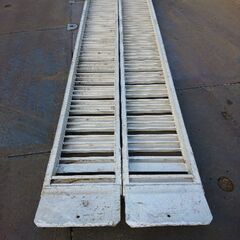 昭和アルミブリッジ　2本　約384cm×47ｃｍ×11ｃｍ 2t 歩み板　はしご　ラダー　重機　農機等 　ユンボの画像