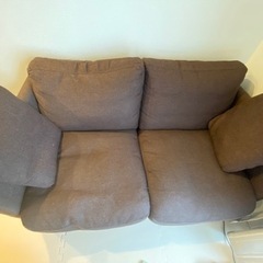 ニトリ2人掛けソファ・クッションセットの画像