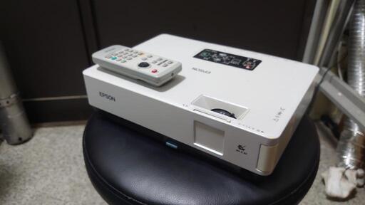 エプソン　プロジェクター　emp-1715