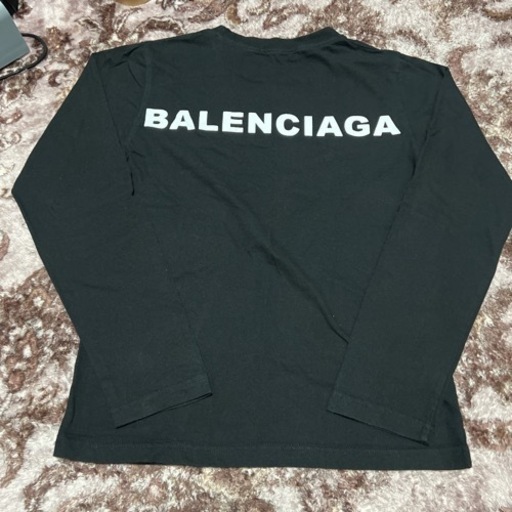 バレンシアガのロンT