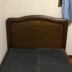シモンズのベッド(マットはありません)