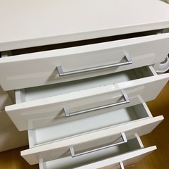 【引き取りの方が決まりました】食器棚の画像