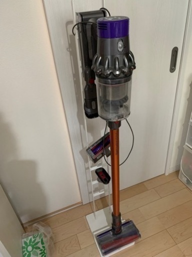 【受け渡し者確定済】ダイソンv１０　フルセット　土台付