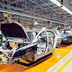 自動車シートの製造作業/KUS220713-2