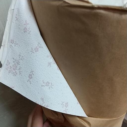 小花柄   しぼ白×ピンク  未使用壁紙   1本