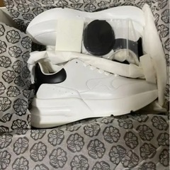 アレキサンダーマックイーン　オーバーサイズドランナーの画像