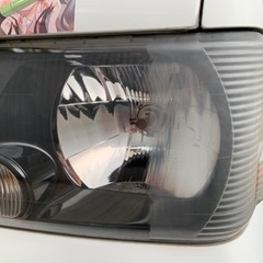 神奈川県藤沢市。黄ばんで燻んだヘッドライトの透明化(新品の様な)で新車並みの様なヘッドライトに出来ます。 - 手伝いたい/助けたい