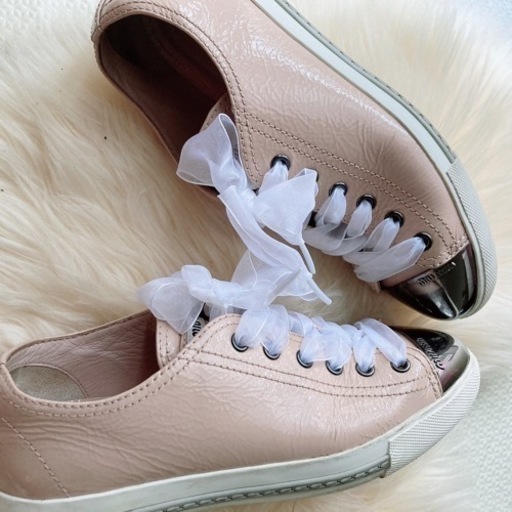 miumiuパテントレザー　スニーカー　23cm