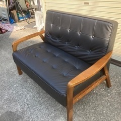Ikea の2人掛けソファの画像