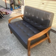 Ikea の2人掛けソファの画像