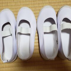 小学生上履き2足　ビニール製　男女兼用　サイズ20＆20.5cm　白