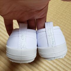 小学生上履き2足　ビニール製　男女兼用　サイズ20＆20.5cm　白の画像