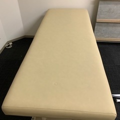 電動エステベッド　マッサージベッドの画像