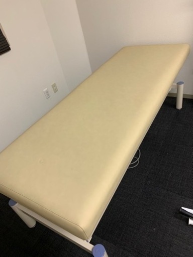 電動エステベッド　マッサージベッド