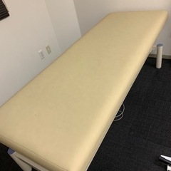 電動エステベッド　マッサージベッド