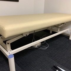 電動エステベッド　マッサージベッドの画像
