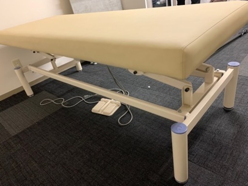 電動エステベッド　マッサージベッド