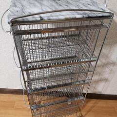 【受け渡し完了】大理石天板の金属ラックの画像