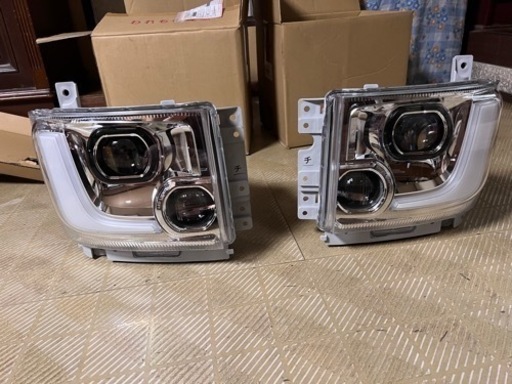 新品未使用 いすゞ 20ギガ純正ヘッドライト左右