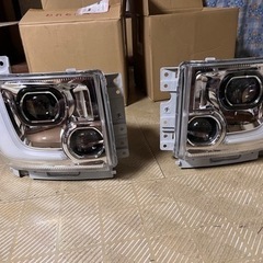 新品未使用 いすゞ 20ギガ純正ヘッドライト左右
