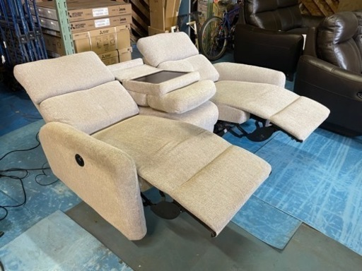 ニトリ 電動リクライニングソファー ３人掛けソファー 幅170㎝ ３分割 テーブル付き ファブリック 布