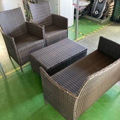 ● テラス用のテーブルと椅子のセット、テーブル1つと椅子2脚、ベ...
