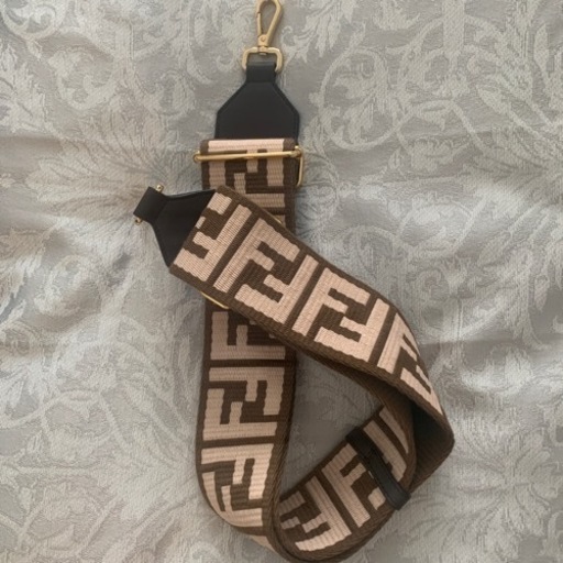 フェンディ　肩がけストラップ