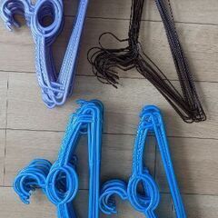 ハンガー　紫25本　青35本　茶色15本