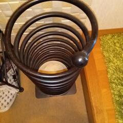 グルグル傘立て　金属製の画像