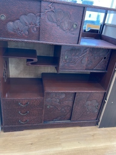 取りに来れる方限定！松飾彫の茶棚です！！