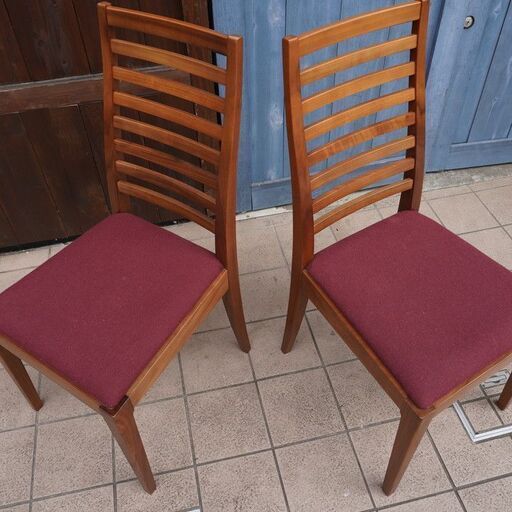 IDC OTSUKA(大塚家具)取り扱いの日本で唯一の曲木家具専門ブランドAKIMOKU(