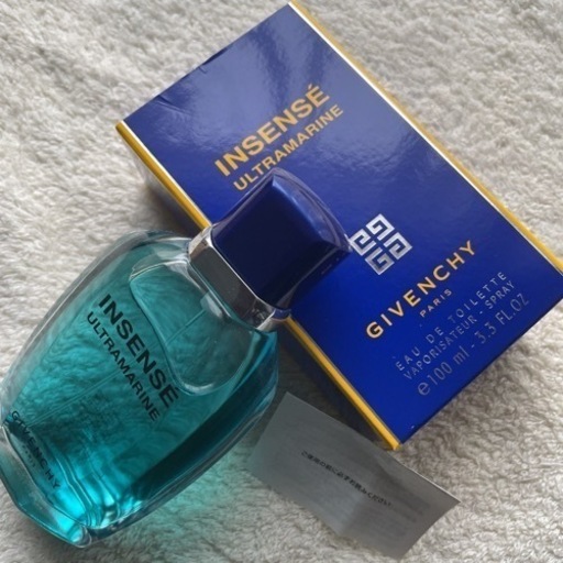 ジバンシィ ウルトラマリンET 100