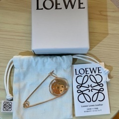 ロエベブローチ★美品★保証書、ポーチ付き