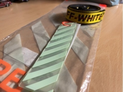 Off-White 黄ベルト
