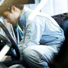 大阪府大阪市生野区！国産車ディーラーにて整備士のお仕事！