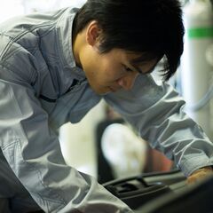 大阪府大阪市東住吉区！国産車ディーラーにて整備士のお仕事！