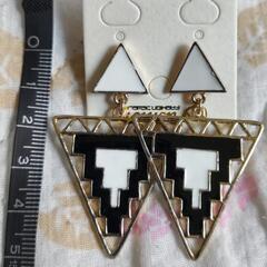 三角のピアス