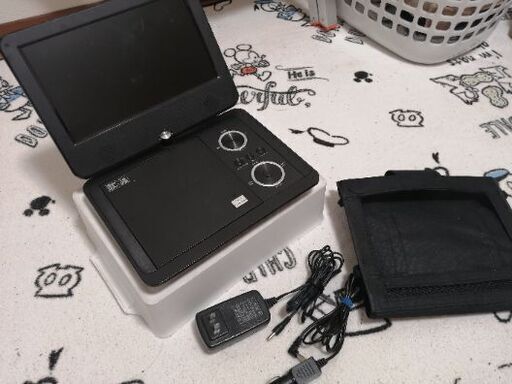 ポータブルDVDプレイヤー　車内使用でもコンセントでも！